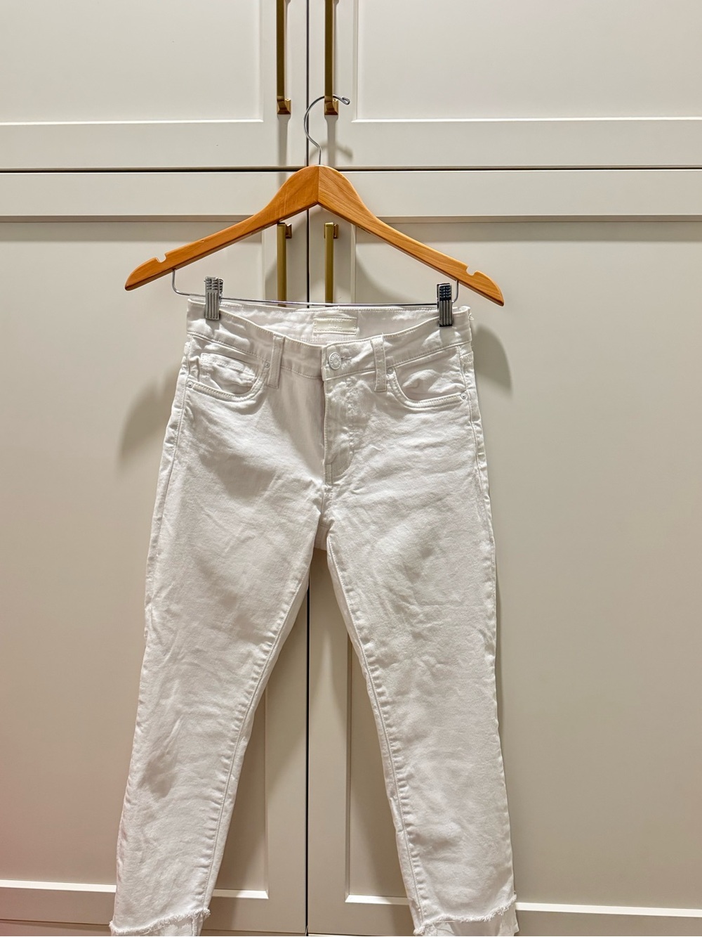 Kut from the Kloth Gigi High Rise Capri in Optic White